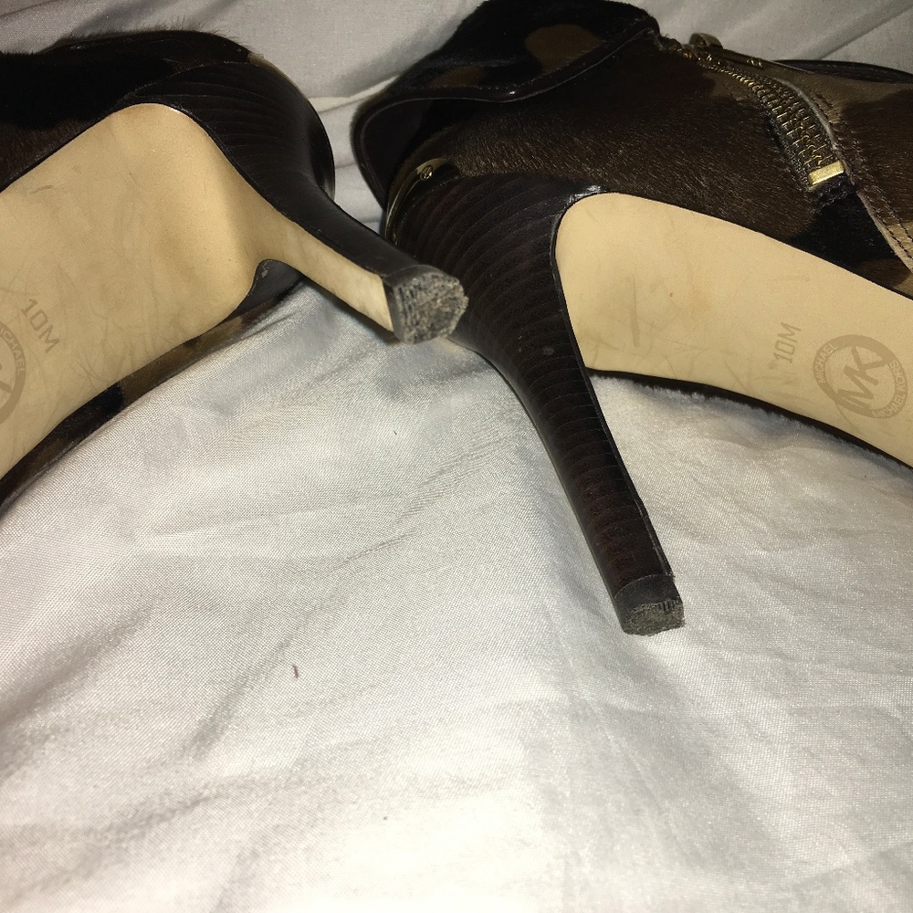 🔥SOLD 🔥 Kors Kendra Camo PeepToe Bootie Heel 10M - Picture 7 of 8